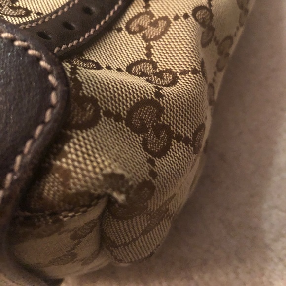 Gucci Pelham Shoulder Bag - Picture 3 of 10